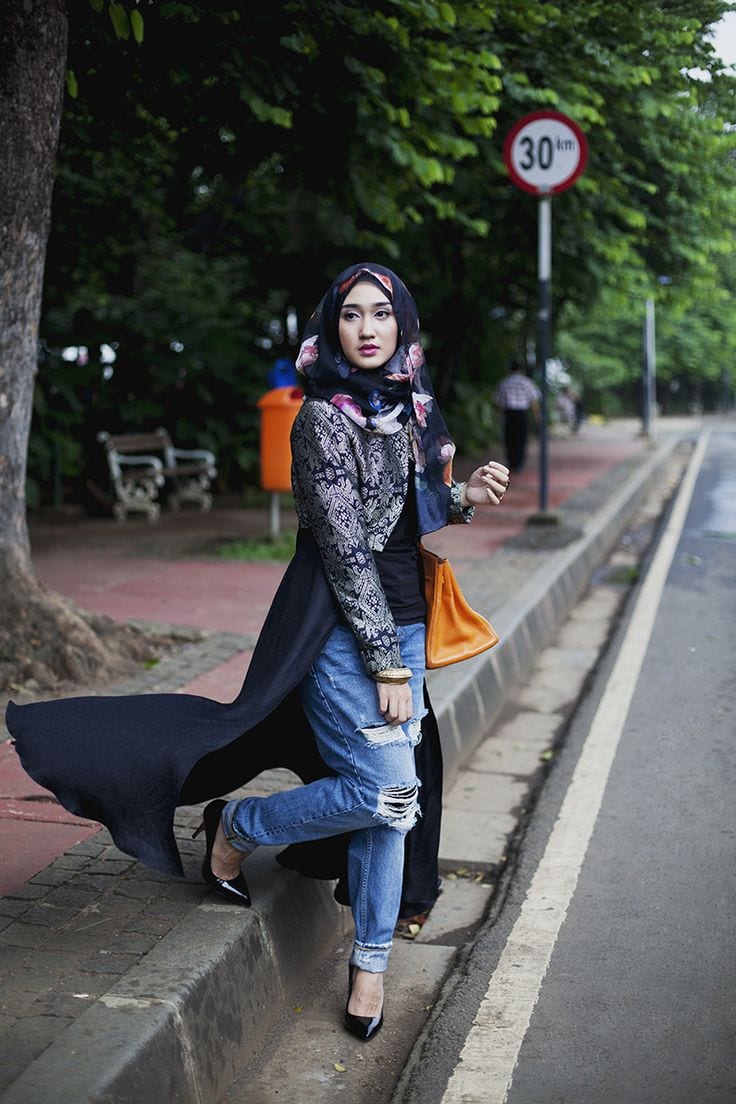 25 Western Outfits to Wear with Hijab for Gorgeous Look