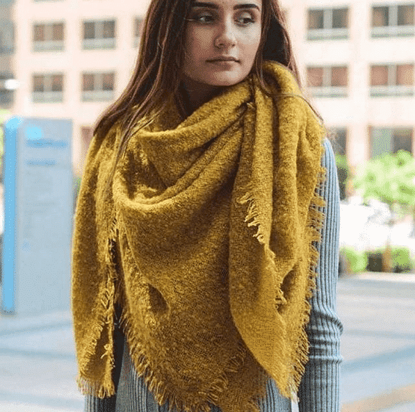 trendy ways to wear a scarf 17