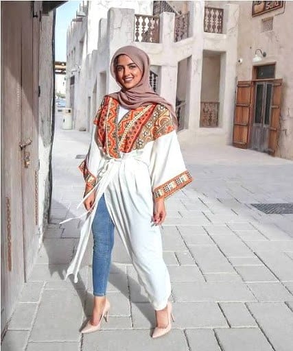 Abaya with Jeans- 10 Ways to Style Jeans with Abaya Modestly