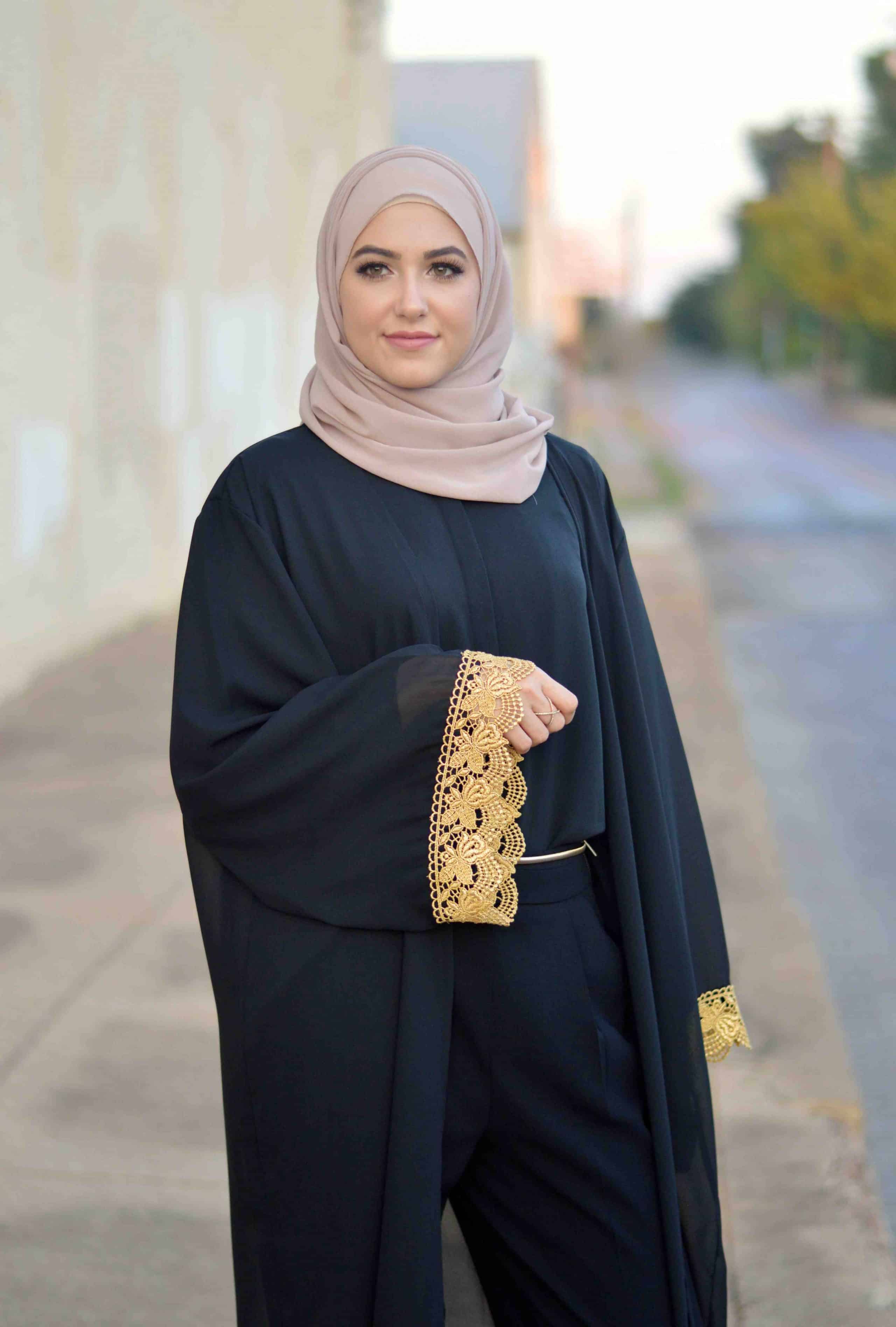 How to style abaya with jeans? (1)