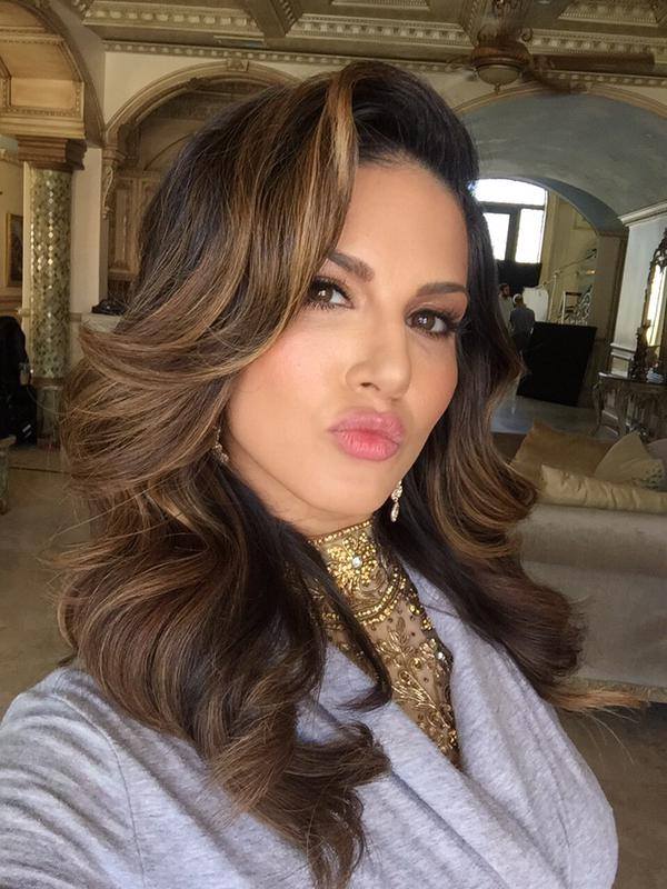 20 Best Sunny Leone Hairstyles of All time