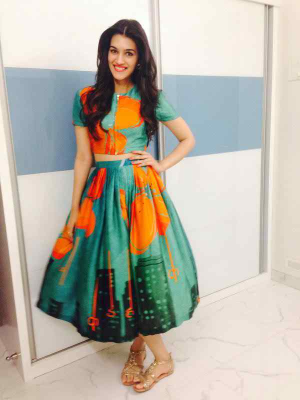 Kriti Sanon Pics - 30 Cute Kriti Sanon Outfits and Looks