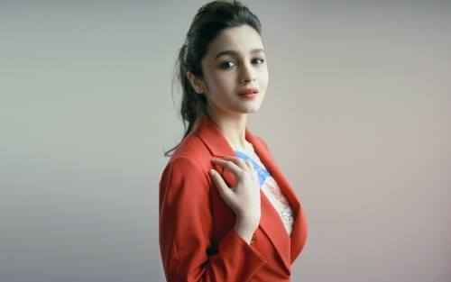 Alia Bhatt Cutest Pictures-30 Best Looks of Alia Bhatt of all Time