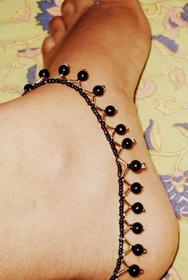 24 Latest Ankle Chain Designs & Ideas on How to Wear Anklets