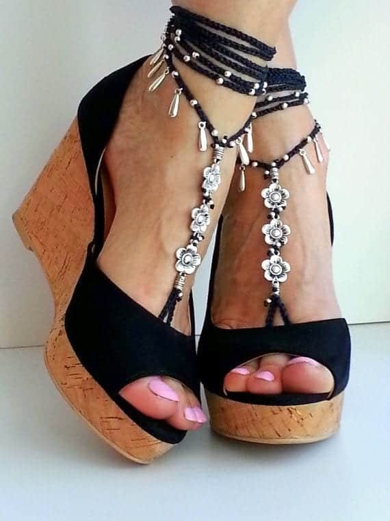 24 Latest Ankle Chain Designs & Ideas on How to Wear Anklets