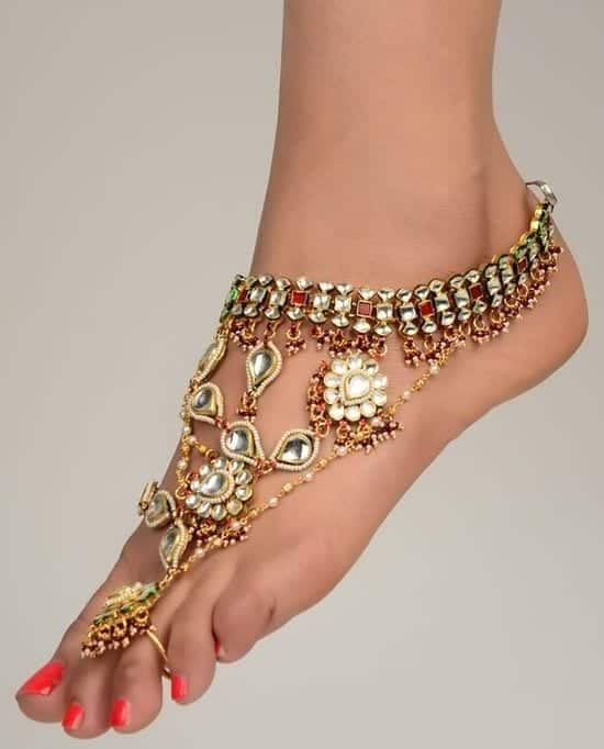 24 Latest Ankle Chain Designs & Ideas on How to Wear Anklets