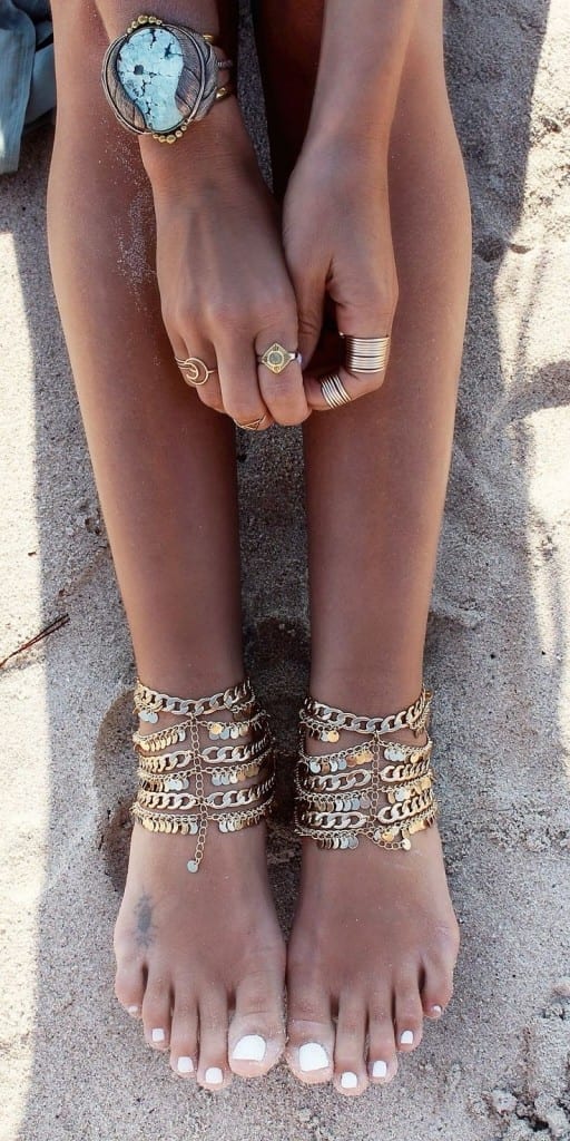 24 Latest Ankle Chain Designs & Ideas on How to Wear Anklets