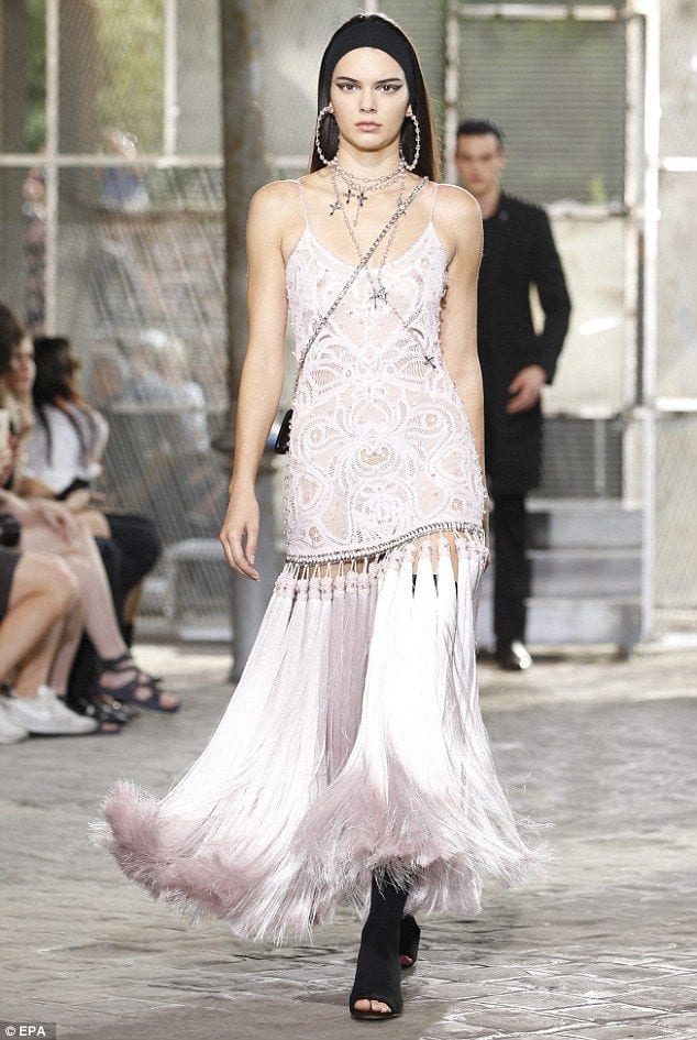 Top 20 Kendall Jenner Braless Outfits (2)