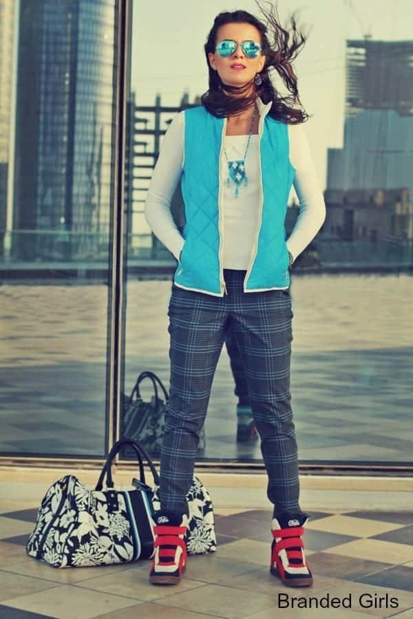 Simple outfits to wear with puffy vests (2)