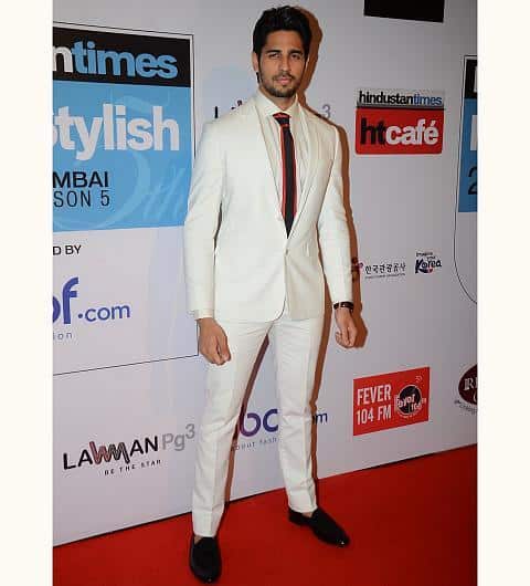 Sidharth Malhotra Outfits-30 Best Dressing styles of Sidharth to Copy