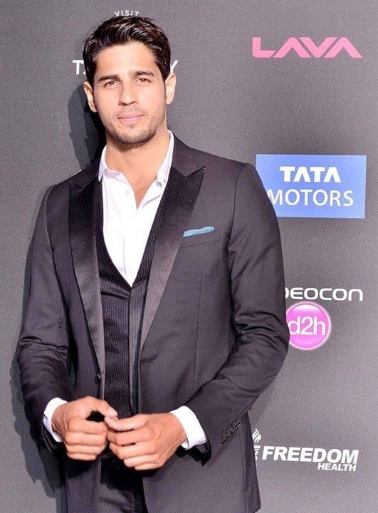 Sidharth Malhotra Outfits-30 Best Dressing styles of Sidharth to Copy