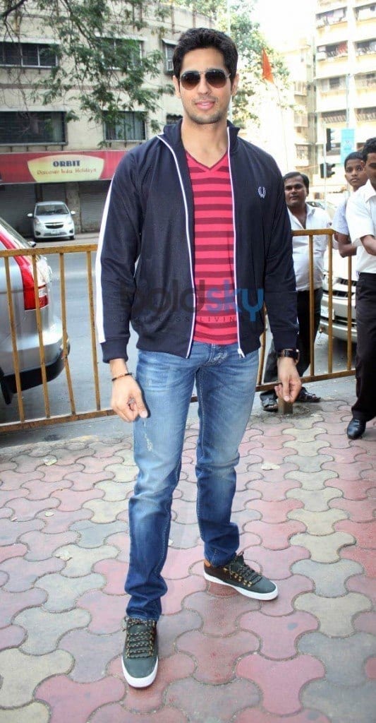 Sidharth Malhotra Outfits-30 Best Dressing styles of Sidharth to Copy