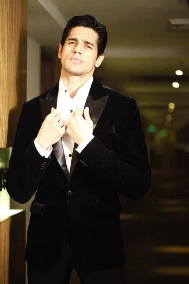 Sidharth Malhotra Outfits-30 Best Dressing styles of Sidharth to Copy