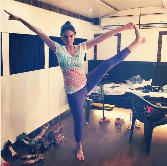 bollywood workout outfits aditi rao hydari