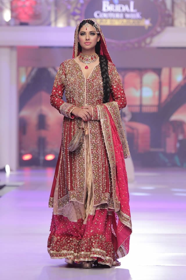 Best and new styles of setting dupatta on Bridal dresses (13)