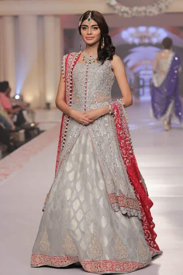 Best and new styles of setting dupatta on Bridal dresses (2)