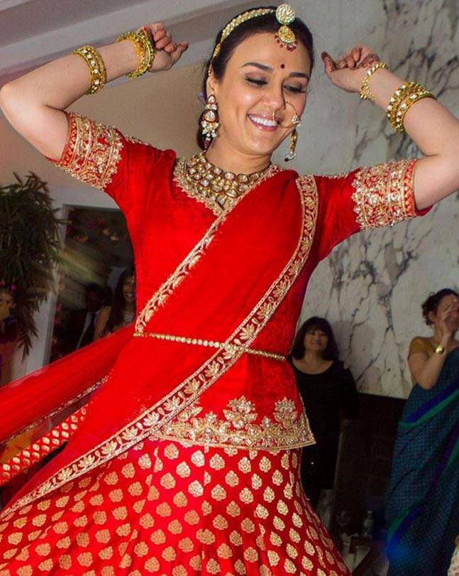 manish-malhotra-lehenga-preity-zinta