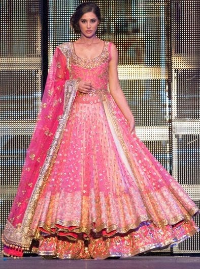 Best and new styles of setting dupatta on Bridal dresses (8)