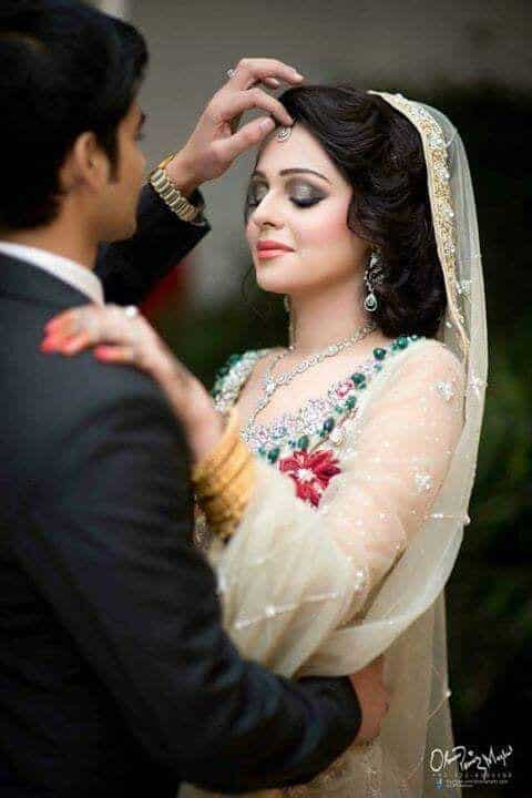 Pakistani Bride and Groom Photo Shoot-Pakistani Wedding Poses