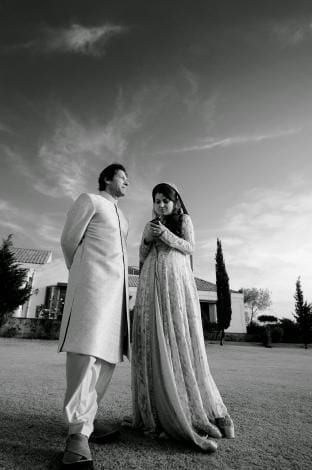 Pakistani Bride and Groom Photo Shoot-Pakistani Wedding Poses