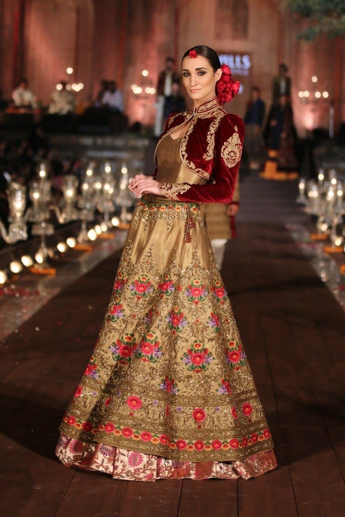 15 Latest Manish Malhotra Wedding Dresses for 2023 Brides