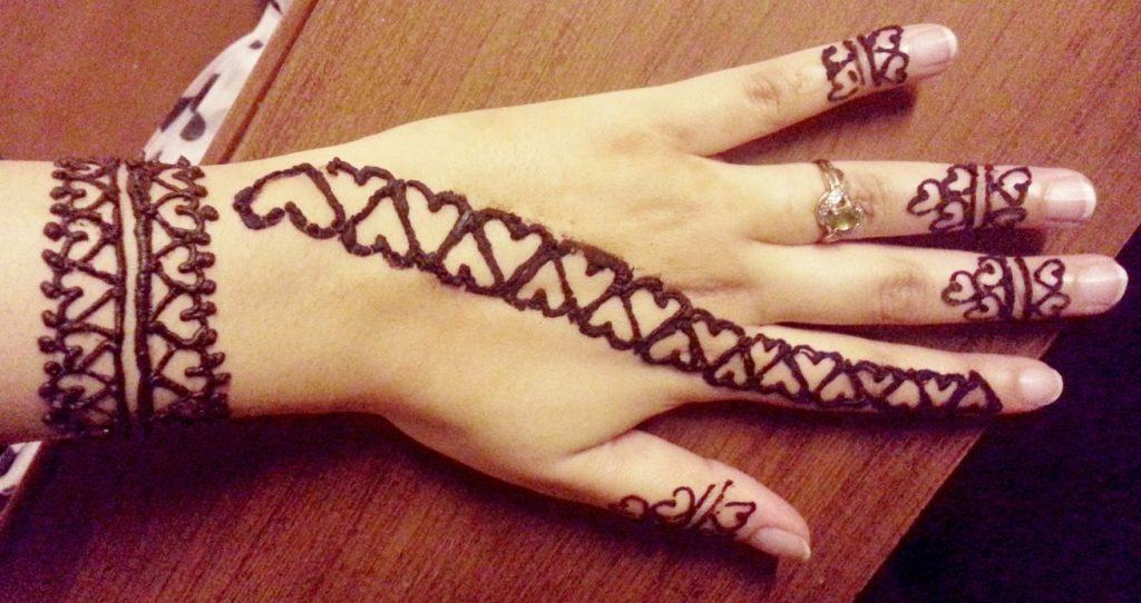 Heart Shaped Mehndi Designs. 20 Simple Henna Heart Designs