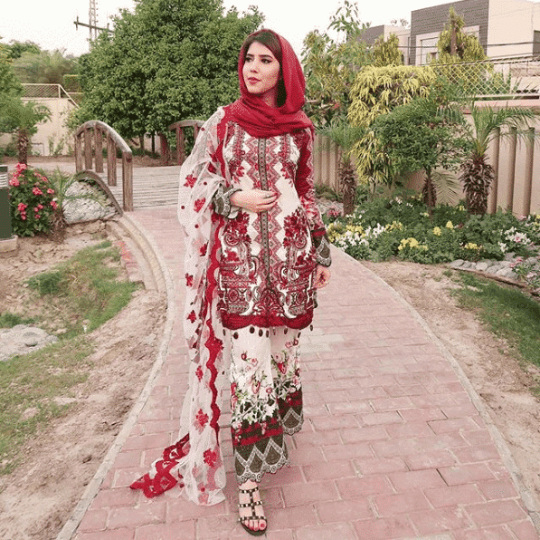 Best Ways To Wear Shalwar Kameez With Hijab (5)