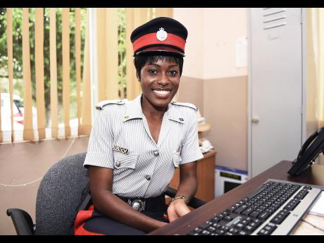 Top 10 Most Attractive Women Police Forces in World