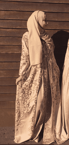 Best Ideas To Wear Gown With Hijab For Women (3)