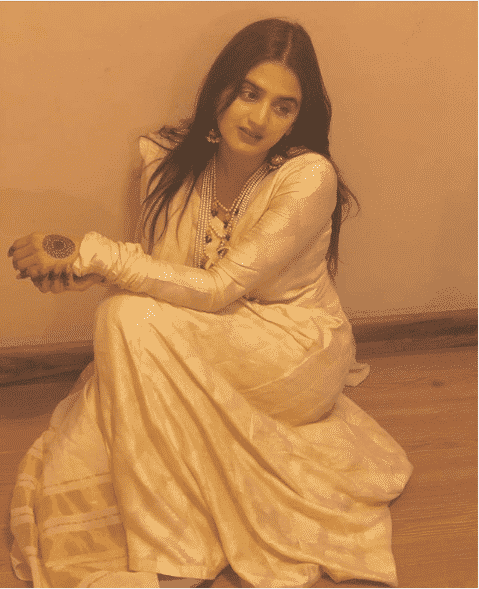 how to wear all white outfits like pakistani celebrities