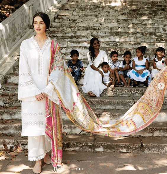 how to wear all white outfits like pakistani celebrities