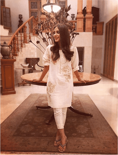 how to wear all white outfits like pakistani celebrities
