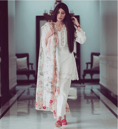 how to wear all white outfits like pakistani celebrities