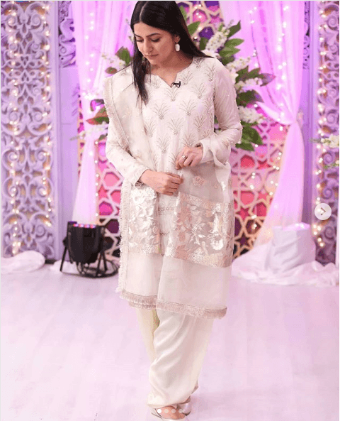 how to wear all white outfits like pakistani celebrities