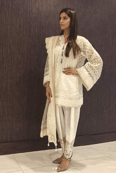 how to wear all white outfits like pakistani celebrities