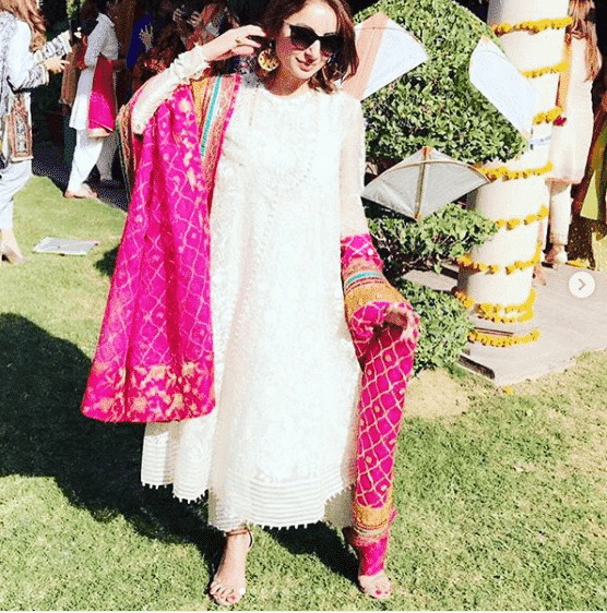 how to wear all white outfits like pakistani celebrities
