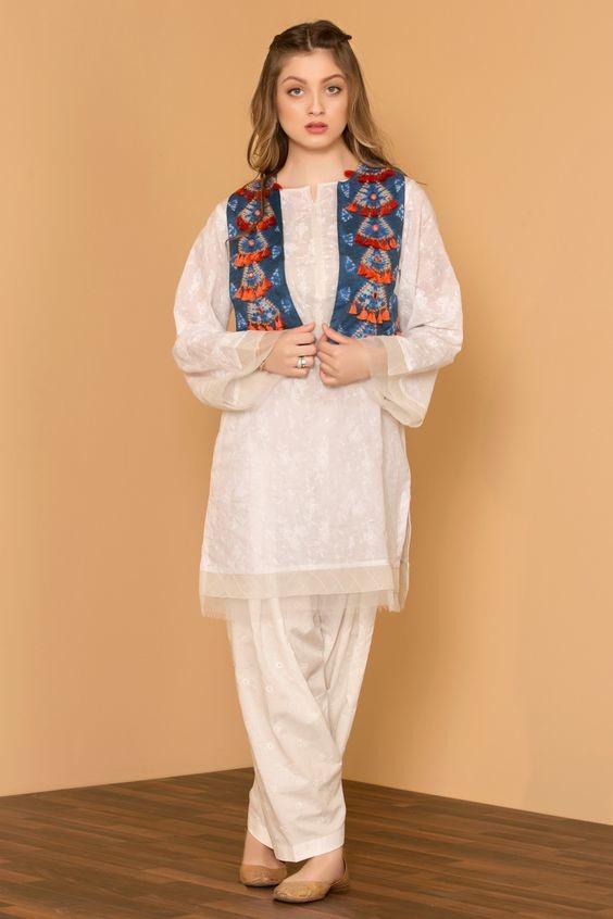 White Shalwar Kameez Styling Ideas (12)