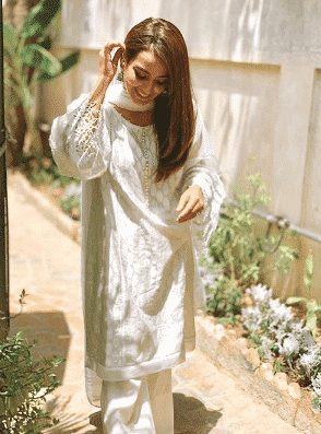 30 Ideas On How To Wear White Shalwar Kameez For Women