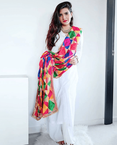 30 Ideas On How To Wear White Shalwar Kameez For Women