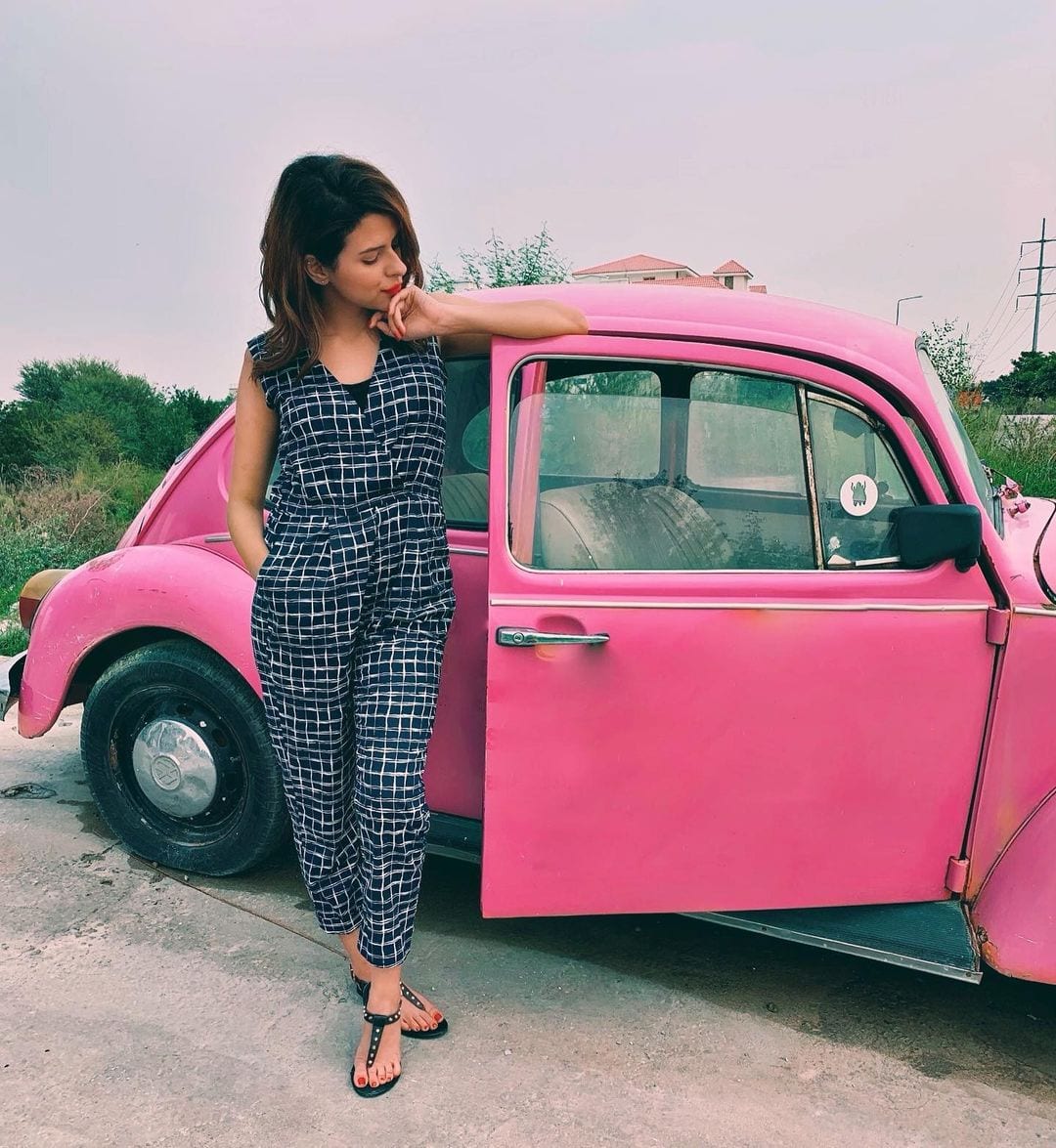 11 Top Pakistani Influencers Show How To Style Jumpsuits – Branded Girls