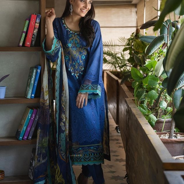 Best Outfits of Ayeza Khan