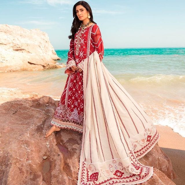 Best Outfits of Ayeza Khan