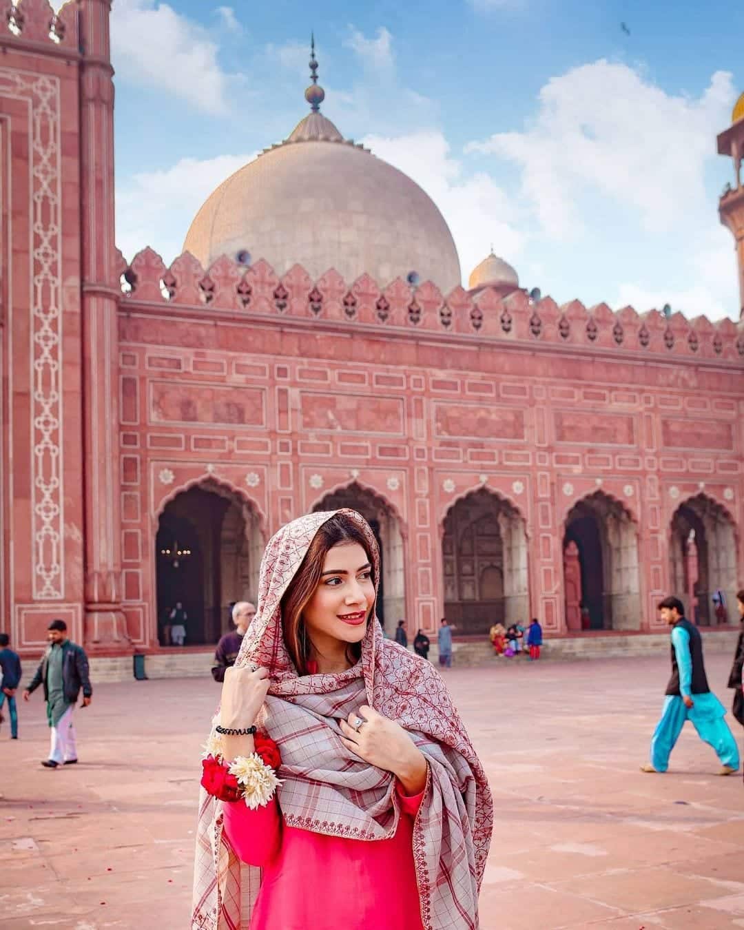14 Best Pakistani Celebrity Ramadan Outfits to Inspire You – Branded Girls