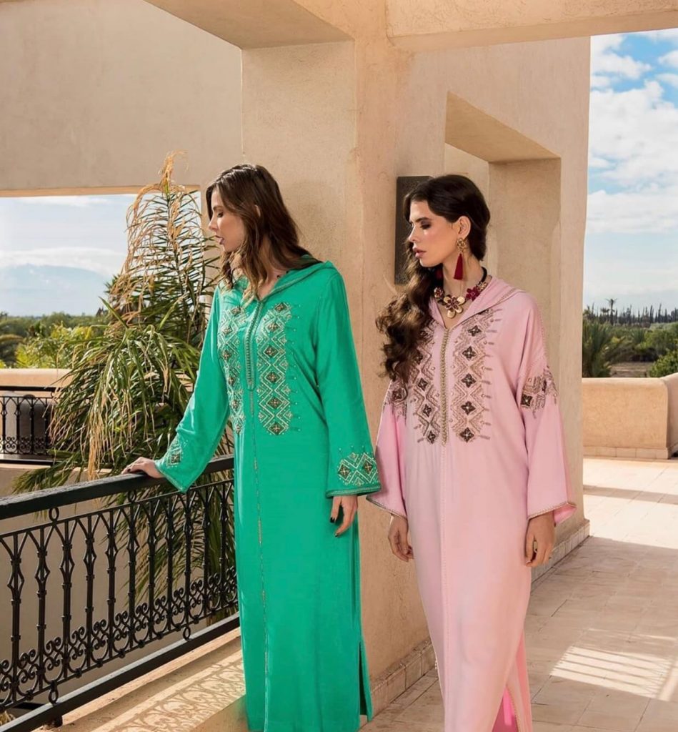 17 Middle Eastern Outfits for Women to Try in 2021