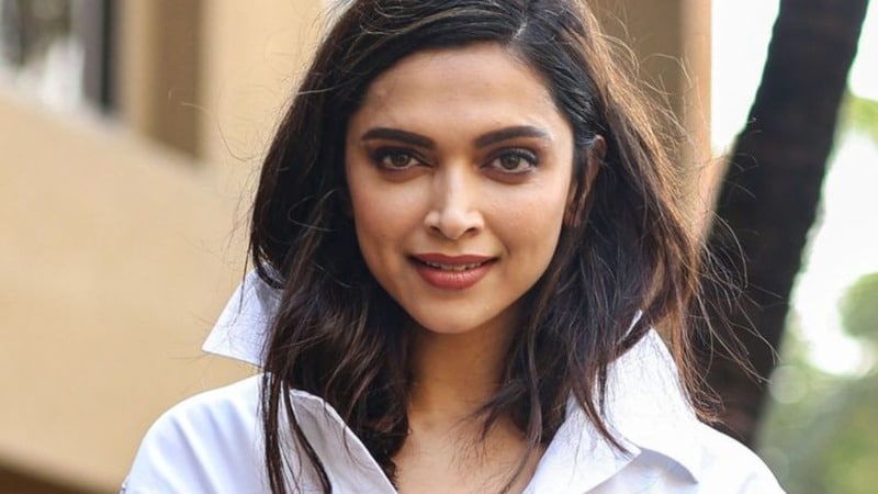 Beautiful Female Celebrities With Dimples 