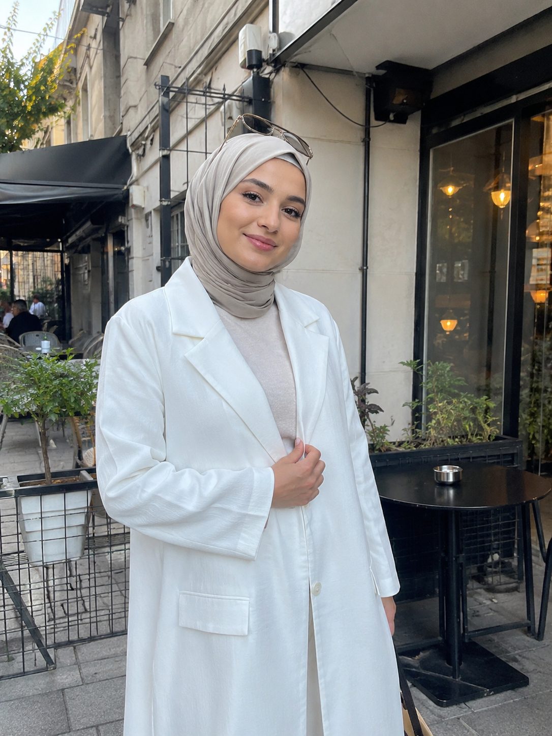 Structured white linen blazer-style abaya with lapels